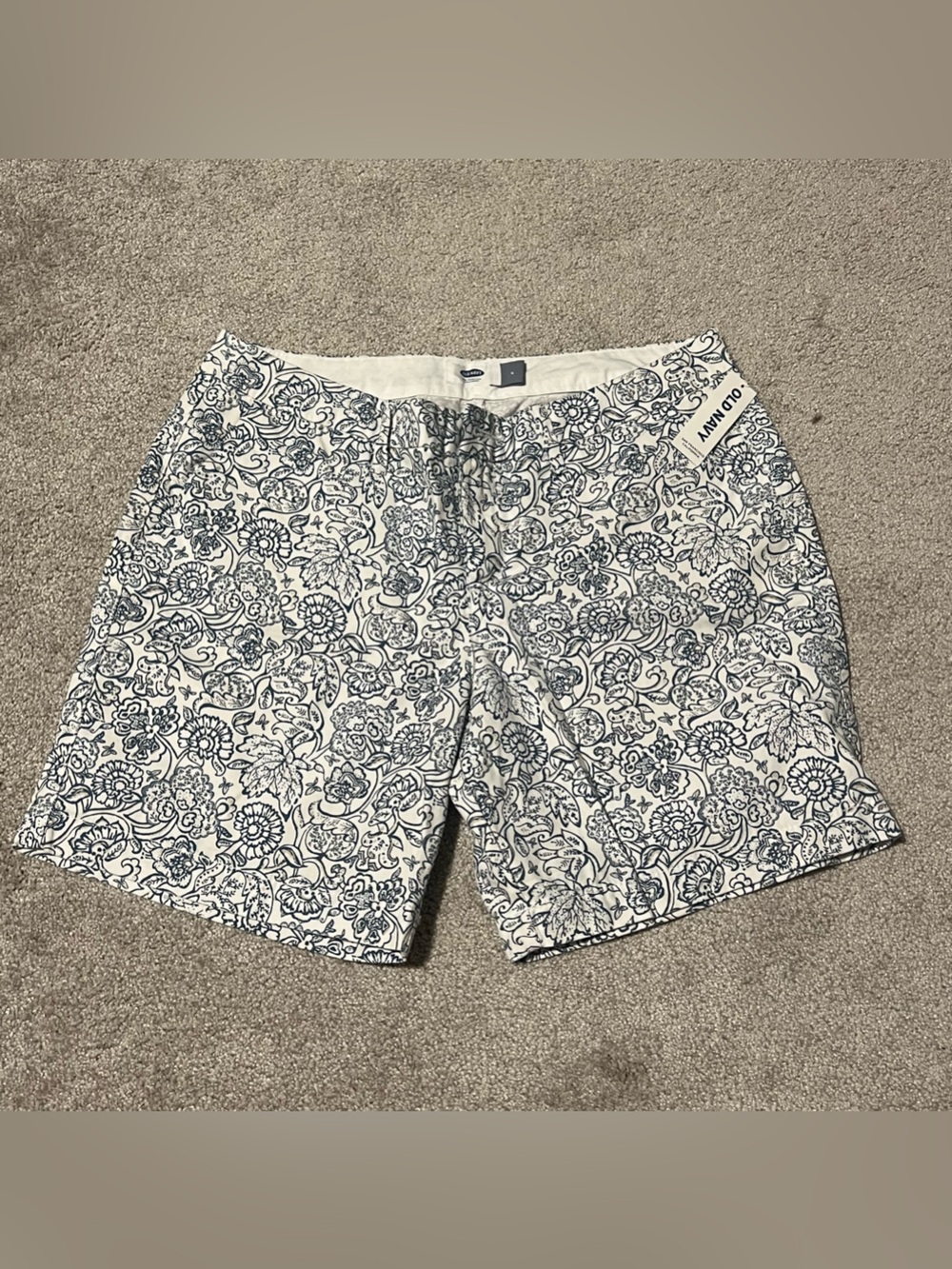 Old Navy White & Navy Floral Print Women’s Shorts